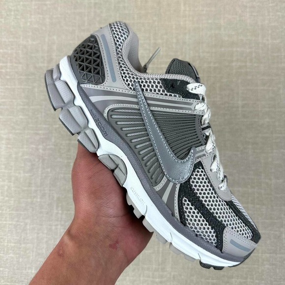 Nike Zoom Vomero 5 Light Iron
